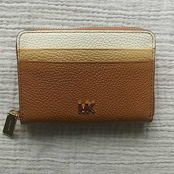Michael Kors Handbags - NWT Michael Kors wallet